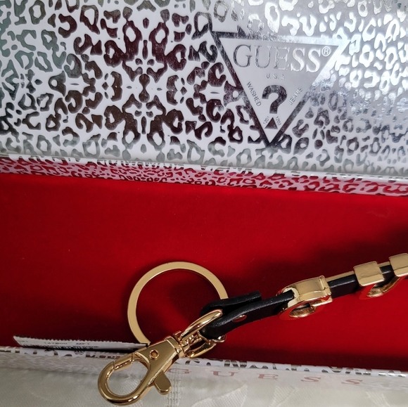 💥 Guess bag charm 💥 - Picture 6 of 13